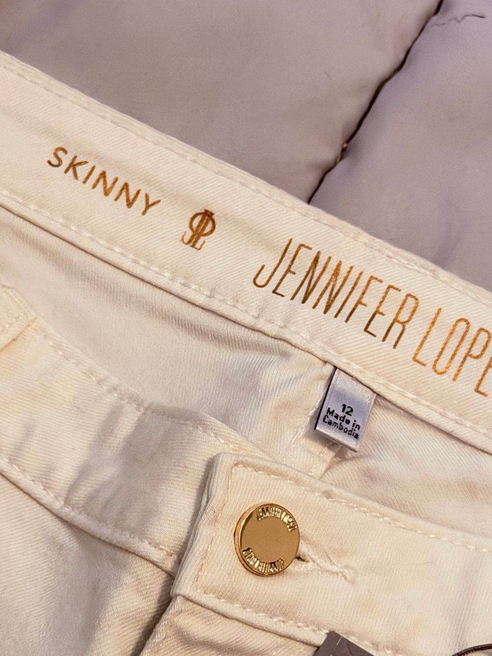 Jennifer Lopez Cream-White Jeans with Gold Hardware - Picture 3 of 6